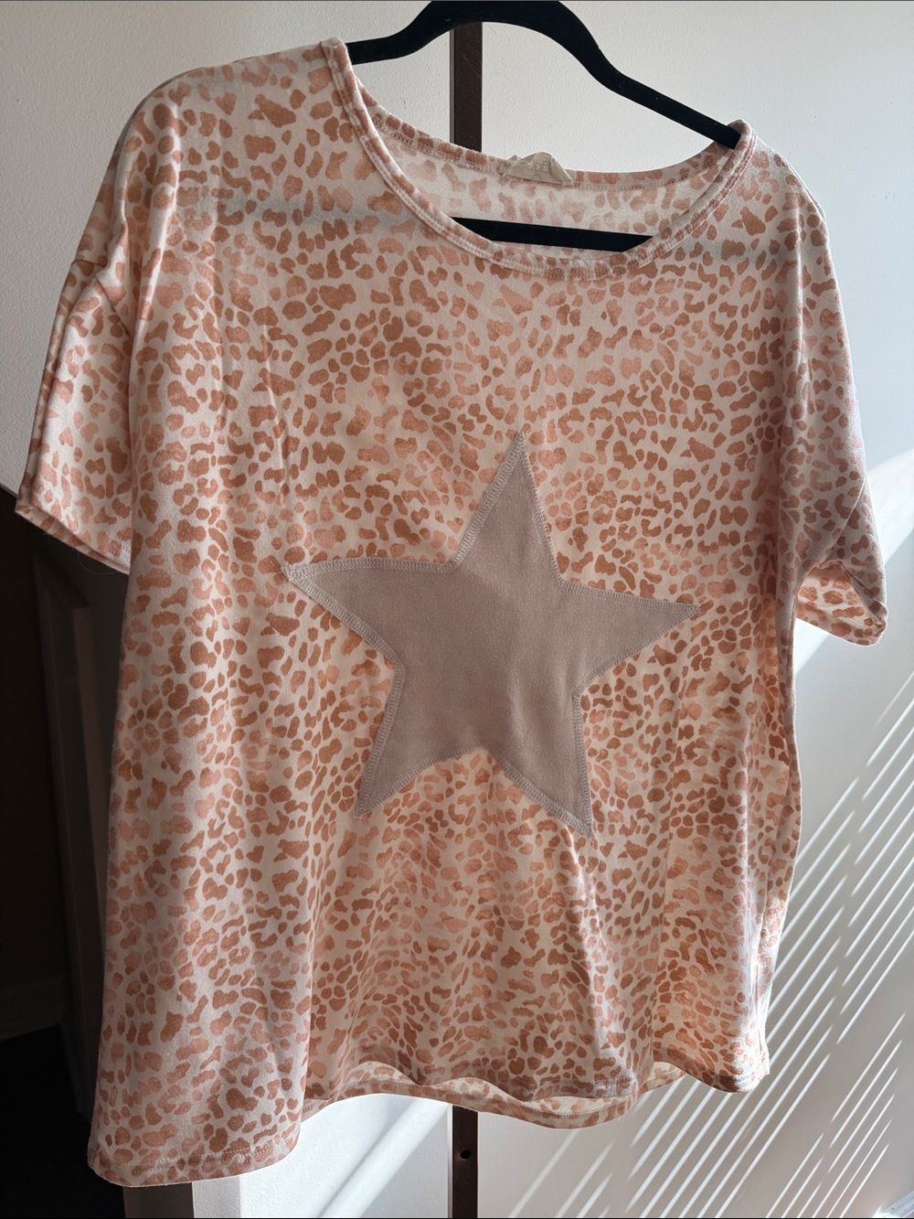 Star Applique Pink Leopard-Print Short Sleeve Tee